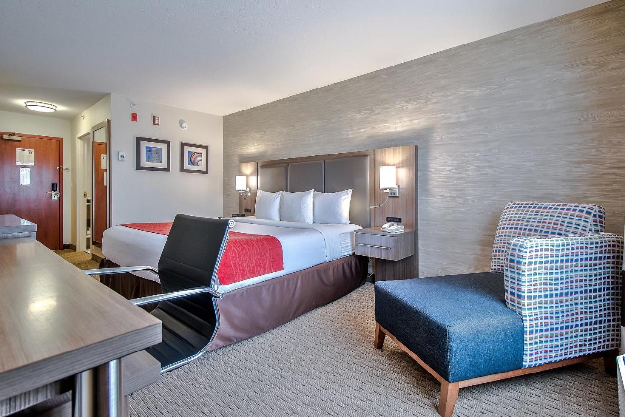 Comfort Inn & Suites South Calgary Exterior photo
