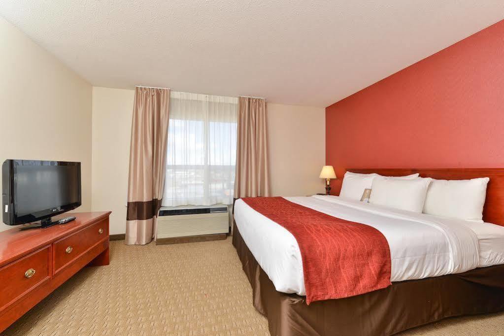 Comfort Inn & Suites South Calgary Exterior photo