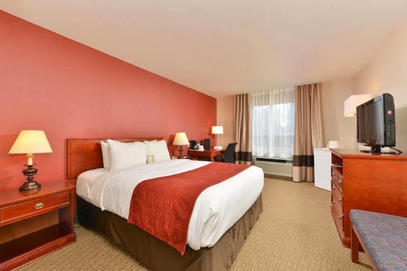 Comfort Inn & Suites South Calgary Exterior photo